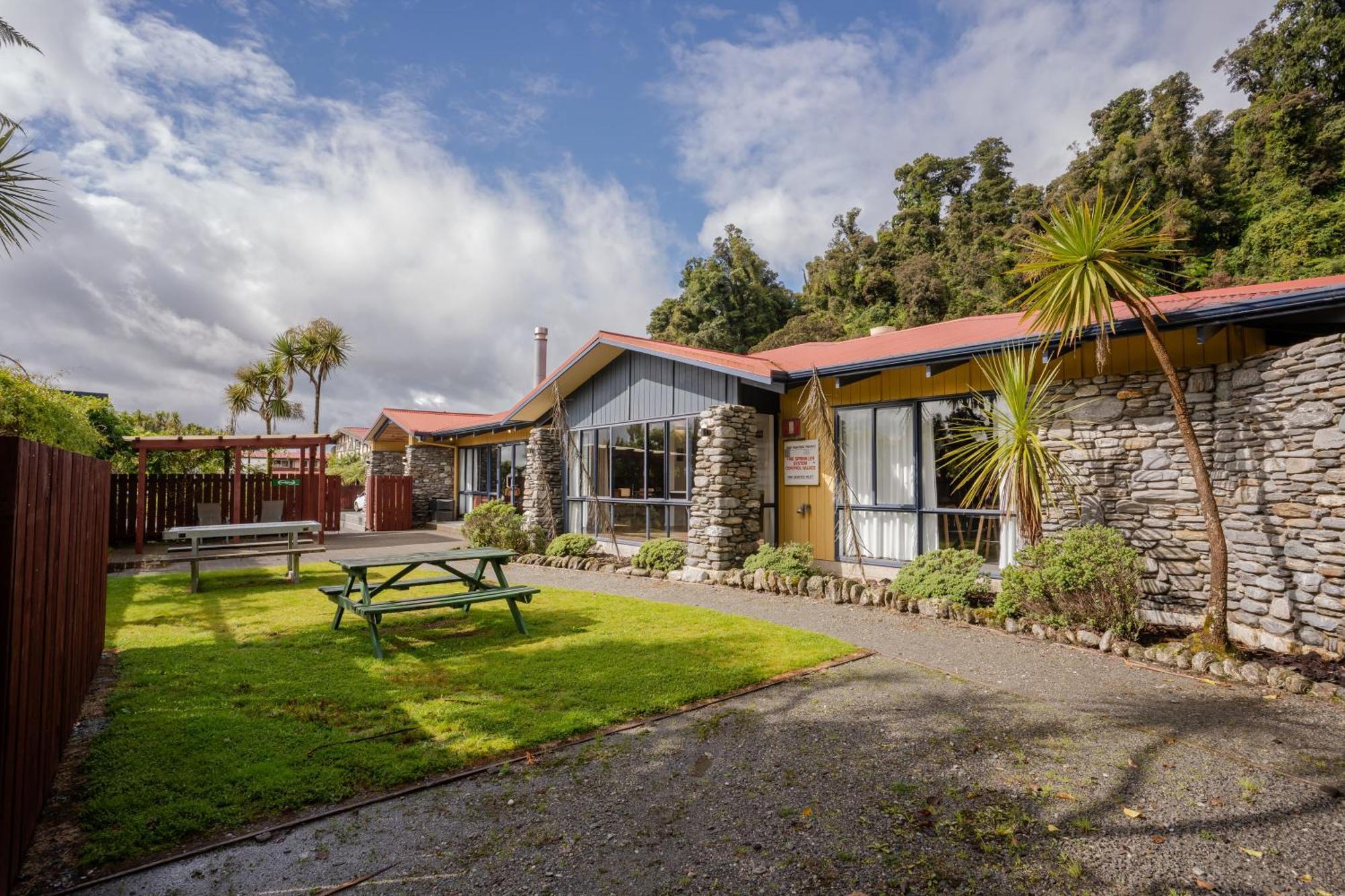 Haka House Franz Josef Hostel Εξωτερικό φωτογραφία